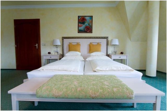 Hetkuti Wellness Hotel Mór Dış mekan fotoğraf